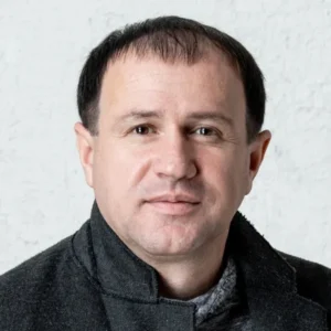 Исса Дауров